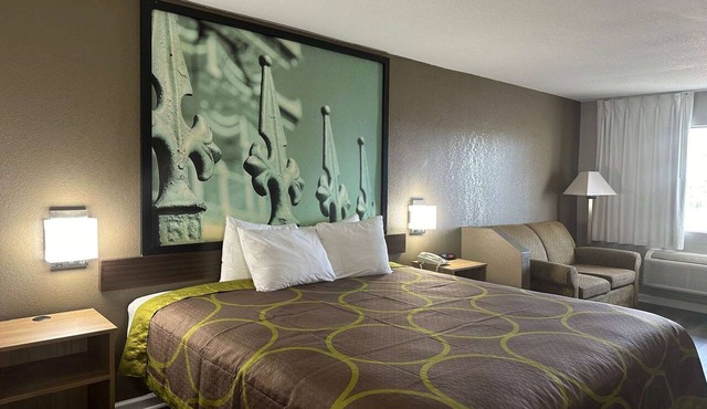 Super 8 by Wyndham Monroe