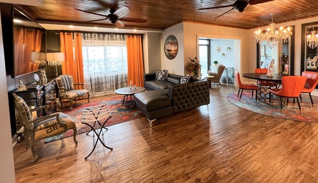 The Big Blue Wave - 2-Bedroom Condo by Rupp Arena