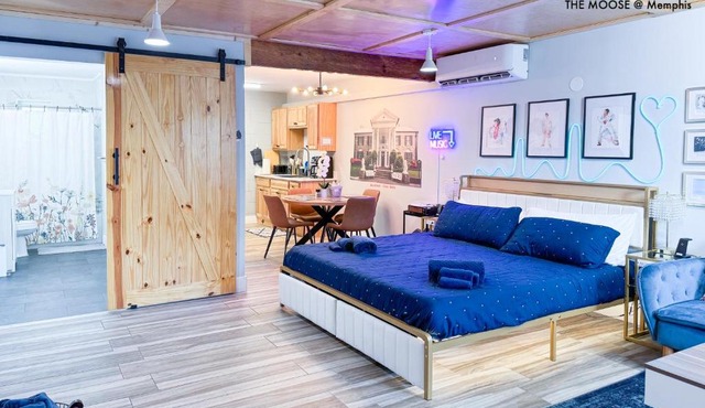 The Moose #4 - Elvis Presley King Suite with Free Parking and WIFI