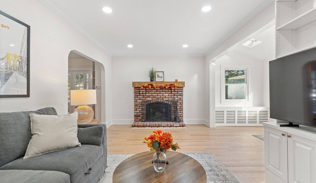 The Skylight Retreat - First Floor Suite with private patio. Close to NYC.