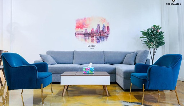 The Stallion #101 - 1BD Modern Loft with Private Patio - Walk to various attractions