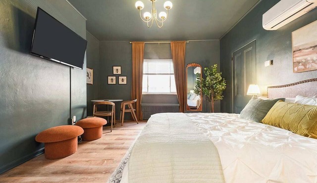 This apartment is a 2 bedroom(s), 1 bathrooms, located in Pittsburgh, PA.