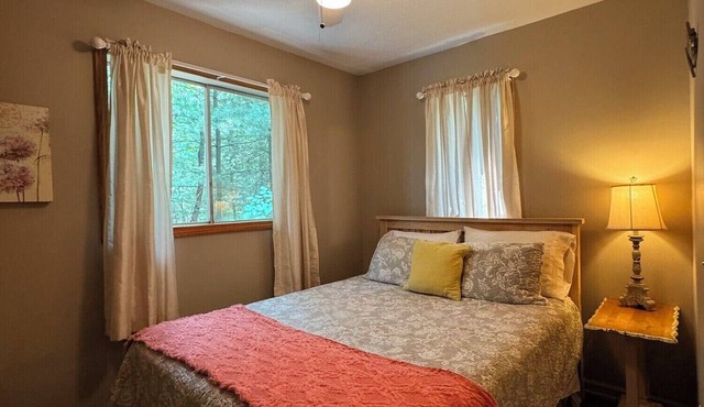 Timberline Cabins - Dogwood Cottage - Hot Tub, Pets