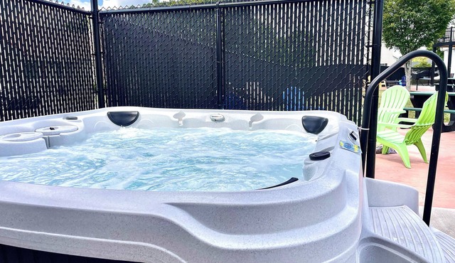 Tiny Home with Hot Tub Near Ft. Leonard Wood!