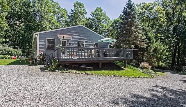 Total privacy and relaxation in a secluded 3 bed/2 bath house on 5 acres.