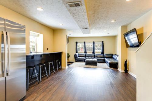 Townhome: Bunk Room for 6, Dry Bar Lounge area