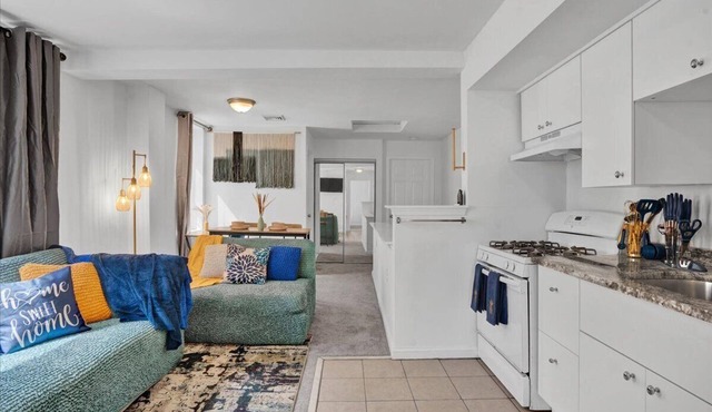 Tranquil Blue Haven in Historic Germantown