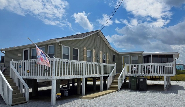 Tranquil Water View 3-bedroom, 1-bathroom house in Tuckerton Sleeps : 8