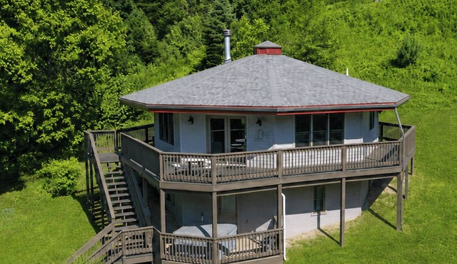 Tree Top - Hosted by The Chalets