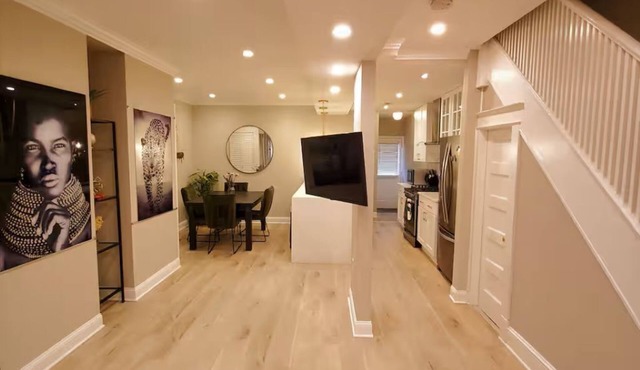 Trendy Home +Private Parking+ 5 min walk to Metro