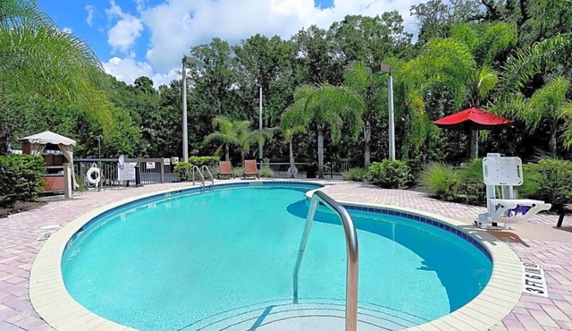 Triple 2 Queen Bed Rooms | Breakfast Included for Families & Groups!