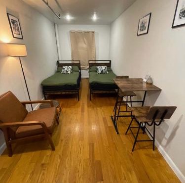 Union Square Studio with Kitchen -Shared Bathroom