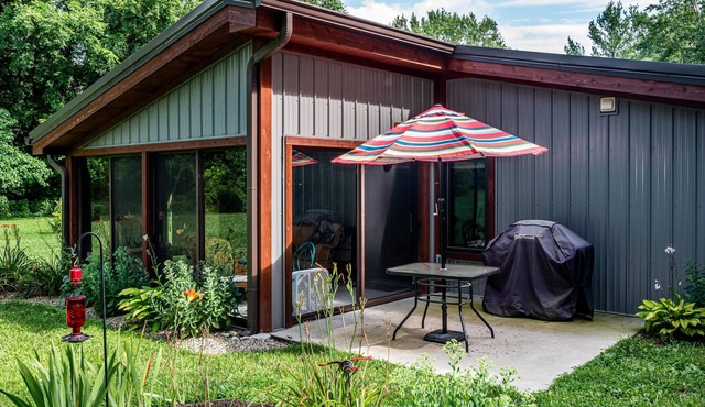 Unique Barn-Style Cottage | Pond, Fire Pit & Near Nashville 2BR, 1BA