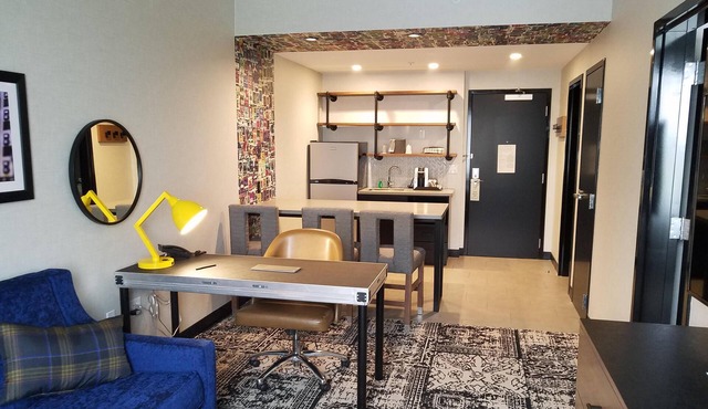 Unique Design, King Bed-Free Wifi-Let Hotel Rock Lititz Deliver a VIP Experience