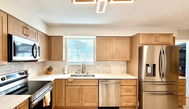 Unique Gem 3-bedroom 85” TV living 75” master Pool