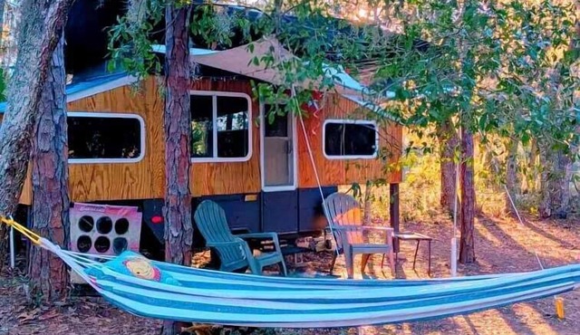 Unique Pop-Up Glamping Retreat Fire Pit & Hammock- Pet Welcome & Free Parking!