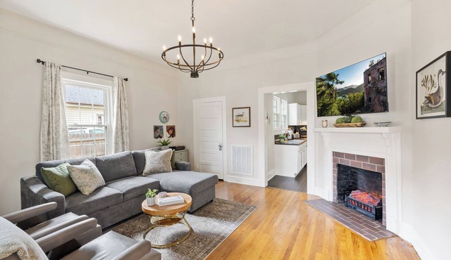 University Mill House, King, Backyard Oasis With Fire Pit and Hammock, Parks