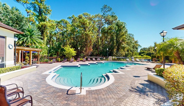 Updated apartment with community pool & gym - balcony, W/D, and great location