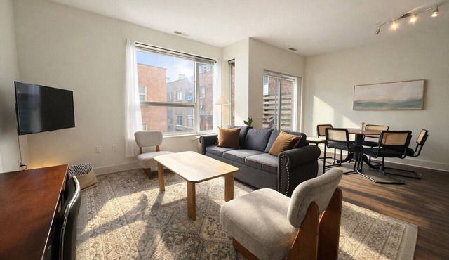 Upscale Apartment Near Lake Michigan · Sleeps 6-7