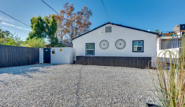 Van Nuys Abode w/Patio, 7 Mi to Universal Studios
