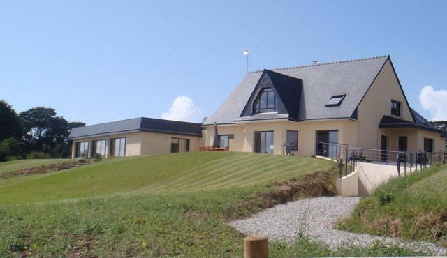 Villa with private pool at the entrance to the Crozon peninsula