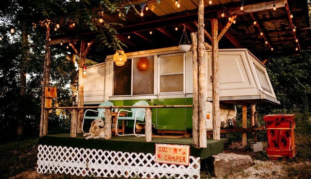 Vintage Camper Rental Ideal for Glamping in Missouri, MO