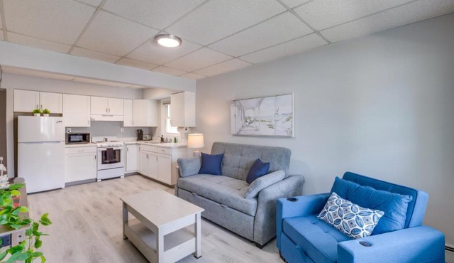 Walk to Beach & Dining: Asbury-Ocean Grove Apt