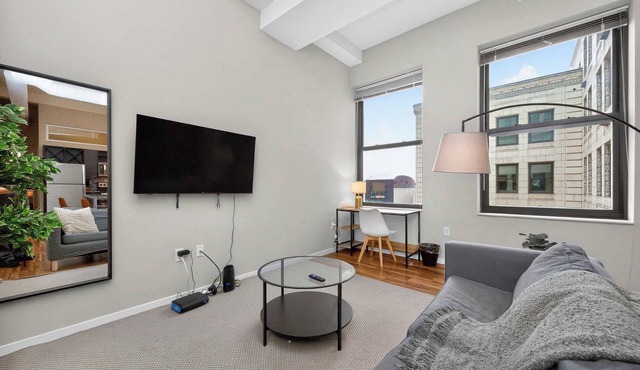Walkable 2 bed - Paul Brown Stadium