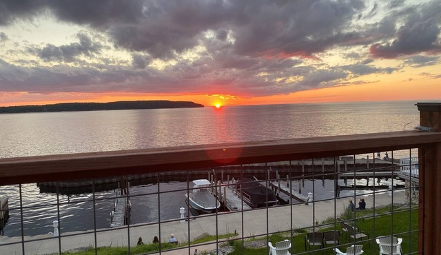 Waterfront condo - amazing sunsets. Atop Shoreline Restaurant by motel & marina.