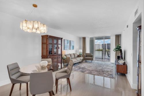 Waterview Luxury 2-Bedroom Condo Sunny Isles Beach