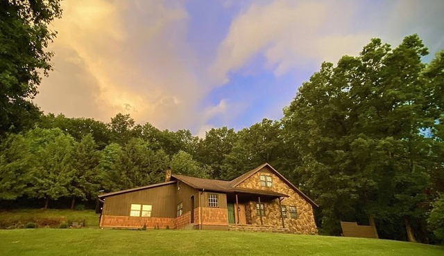 Whispering Pines Retreat-Newly Renovated Countryside Home