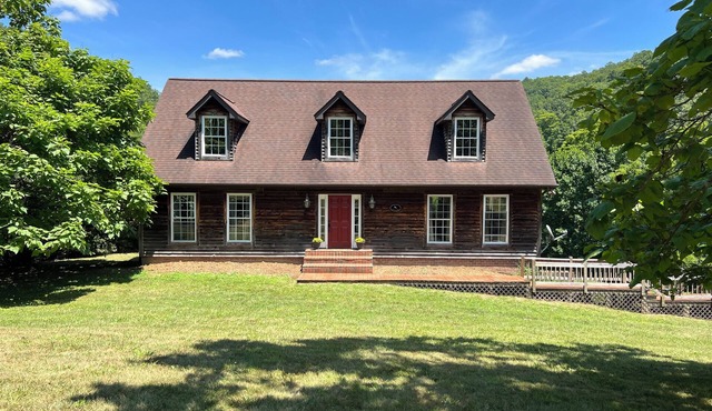 Willow House~ country charm! Relax and enjoy nature and tranquility on 250 acres