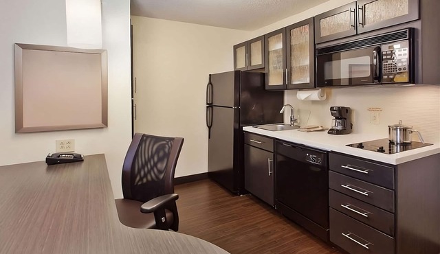 Wonderful Place To Stay! 3 Amazing units for Family or groups. Near Revere Park