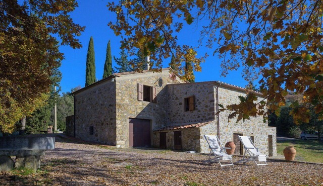 Wonderful private villa for 8 guests with A/C, WIFI, TV, patio and pets allowed