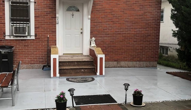 Woodside, Queens, Spacious 2 Bdrm 1 Bath Home, Easy Access To Manhattan