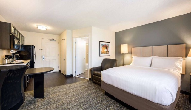 Your Home Base for Exploring Charm City! Fully-equipped Kitchen, Pets Allowed!