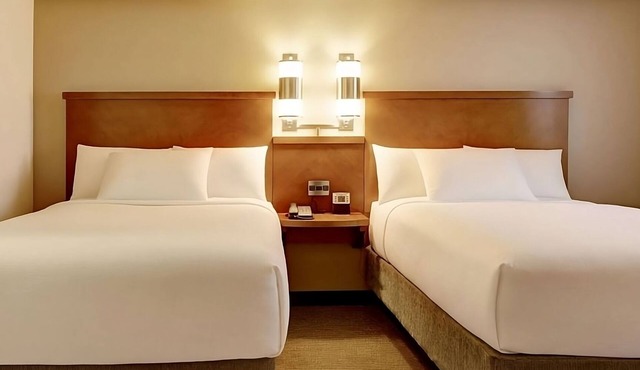 Your Relaxing Getaway Awaits! 2 Units w/Free Breakfast near McDaniel Farm Park
