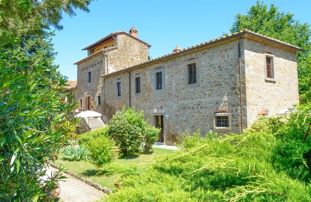 2 bedroom accommodation in Cortona