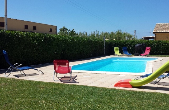 8 Bedrooms, 6 Baths, Villas with Garden, Pool, Wi-Fi, Bbq, Air cond., by the SEA