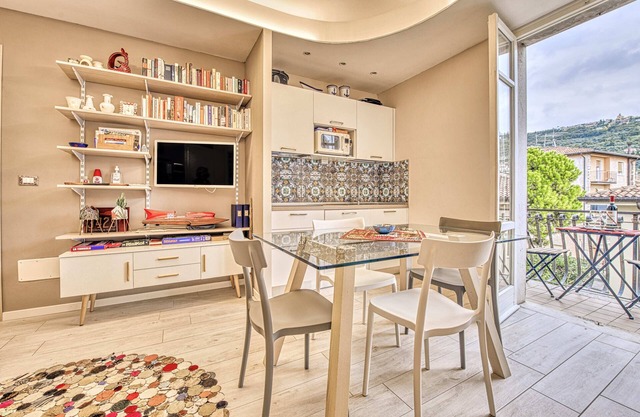 Holiday Torri Del Benaco Persons Bedrooms 