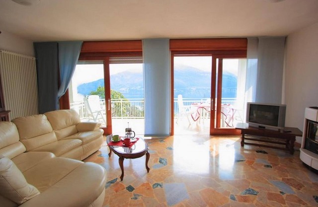 Holiday apartment Cremia for 1 - 8 persons with 4 bedrooms - Holiday apartment