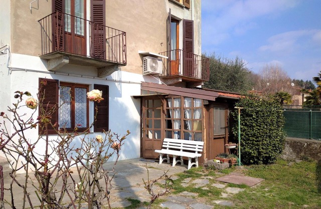Holiday apartment Lesa for 1 - 5 persons with 2 bedrooms - Holiday apartment in one or multi-family