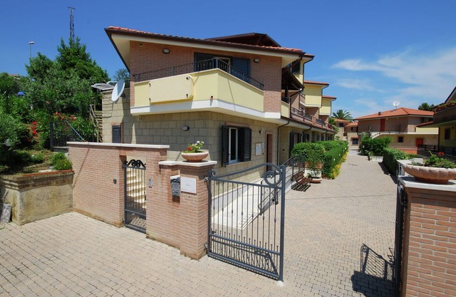 Lavish Holiday Home in Tortoreto with Pool