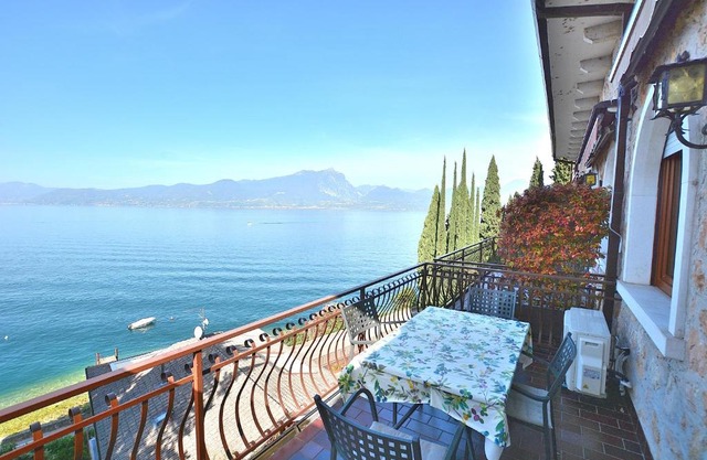 Leonardo Walsh Apartment With Lake View