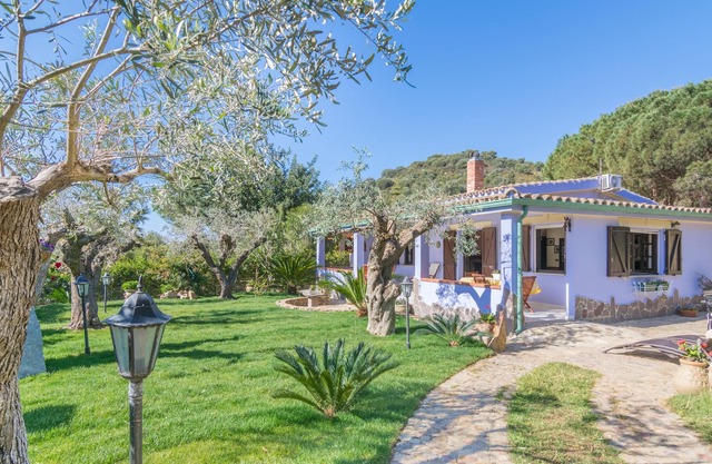 Lilac | Villa in Solanas | 1,500 square meters garden | 4 bedrooms | 3 bathrooms | Wifi