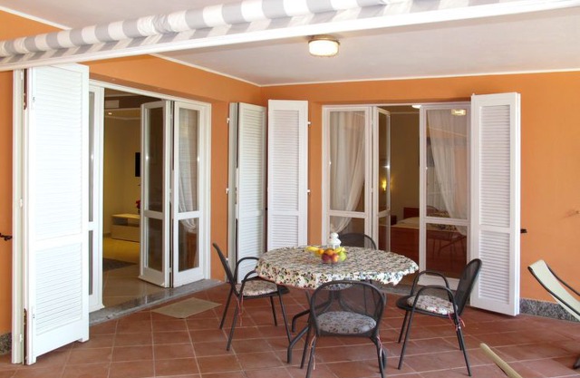 Marina di Andora Apartment, Sleeps 4 with Air Con and Free WiFi