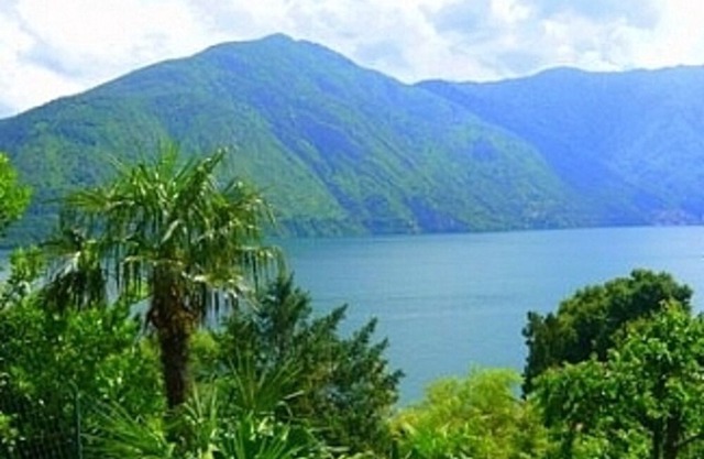 Modern Stylish Apartment with Superb Lake View and Private Balcony