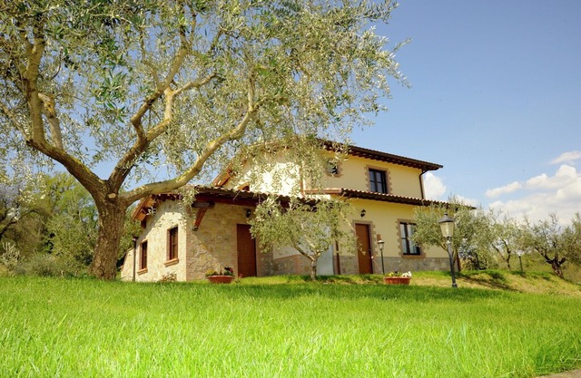 Secluded Mansion in Perugia with Jacuzzi