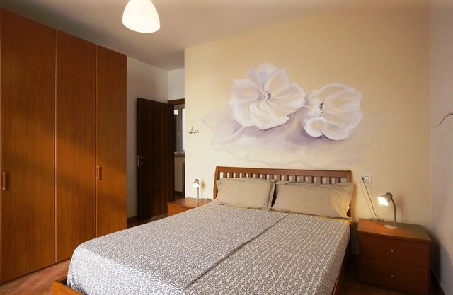 Tastefully furnished 2-room apartment with sea garden and beach