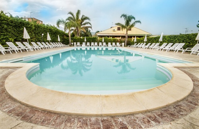 Villa 8 km from Cefalù near the sea with salt water pool 5 °